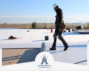 في دقة العزل المتميز يستخدم غشاء عزل مائي وحراري للاسطح